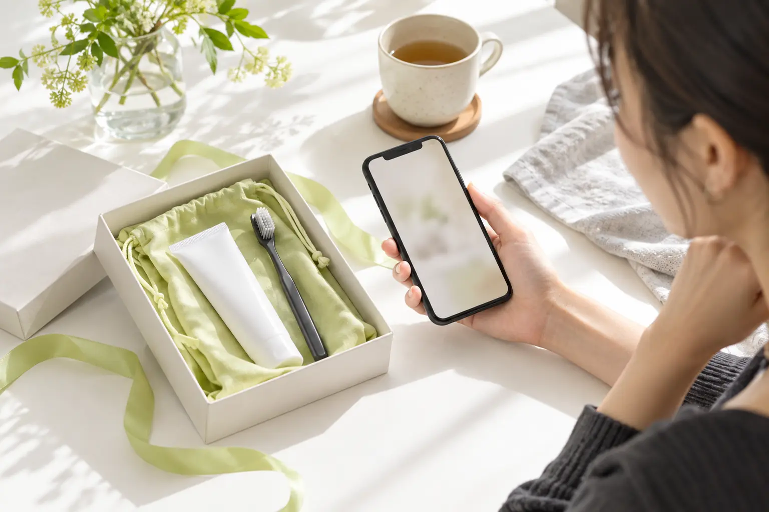 スマートフォンとホームケア用品。WOポイントの活用イメージ